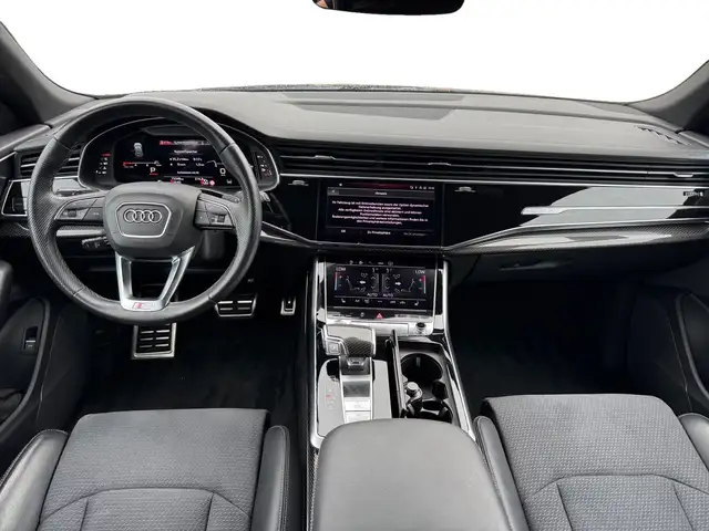 Audi Q8 view 8
