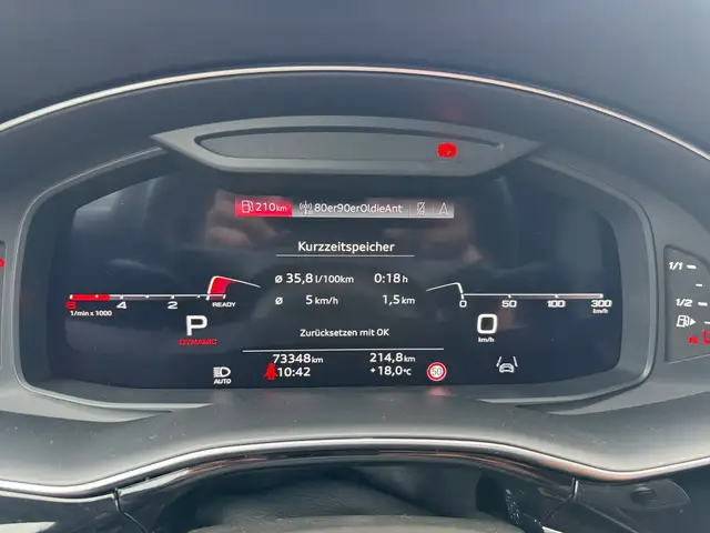 Audi Q8 view 9
