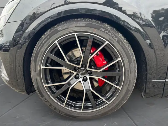 Audi Q8 view 15