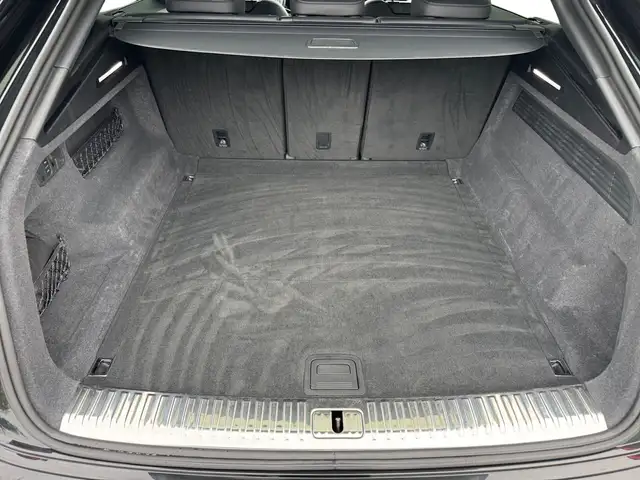 Audi Q8 view 14