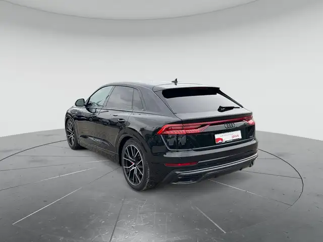 Audi Q8 view 3