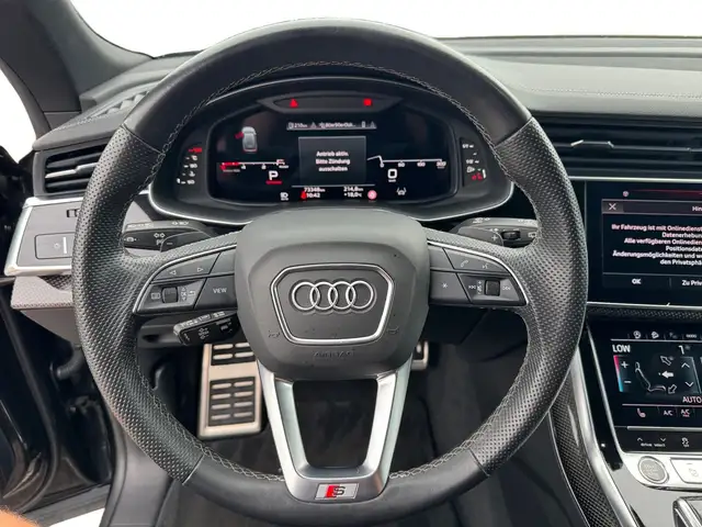 Audi Q8 view 13