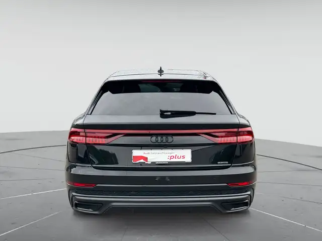 Audi Q8 view 7