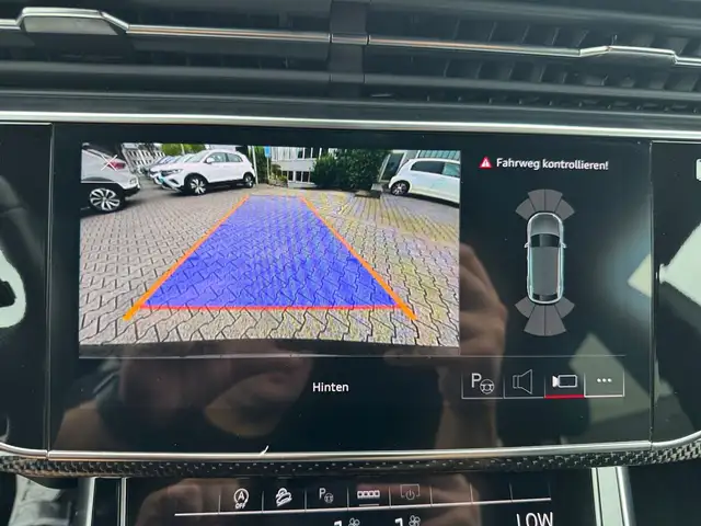 Audi Q8 view 19