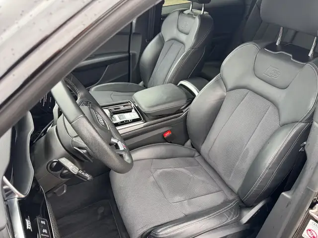 Audi Q8 view 17