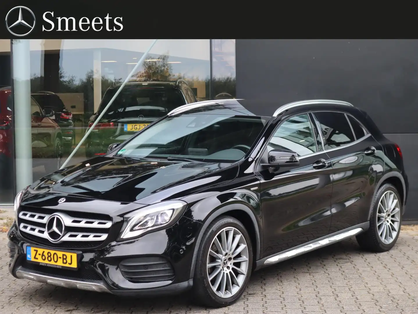 Mercedes-Benz GLA 200 Premium Plus Zwart - 1