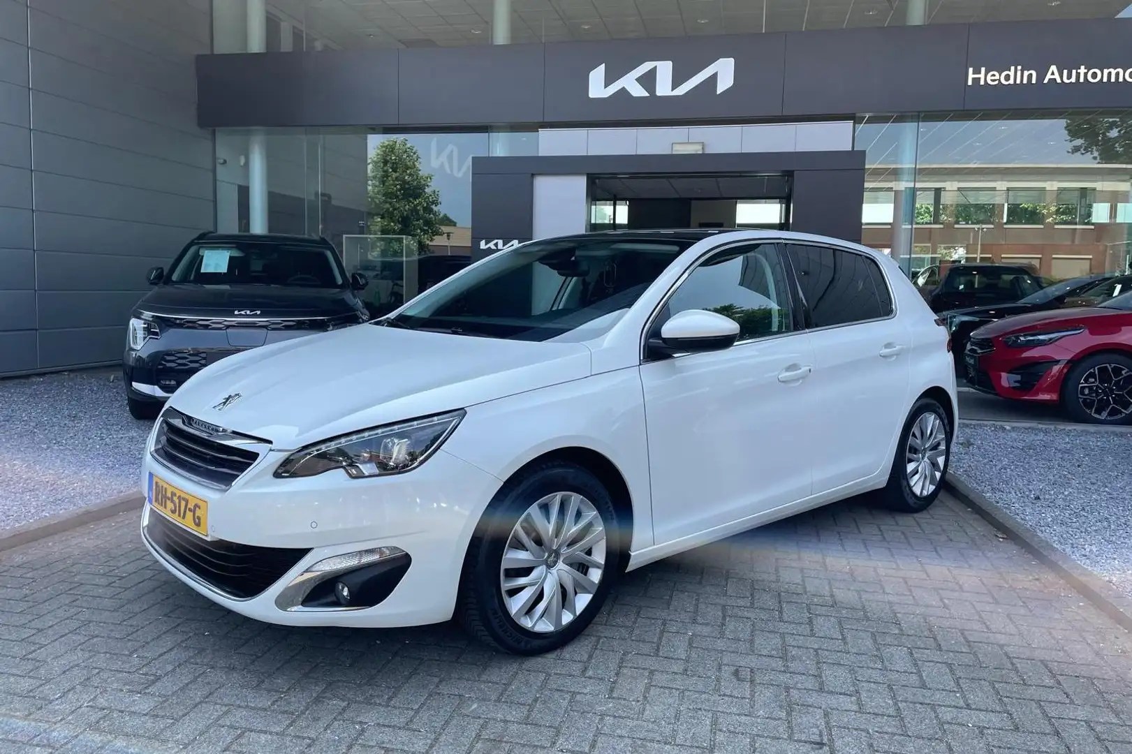 Peugeot 308 1.2 PureTech Blue Lease Premium | Trekhaak | Wit - 2