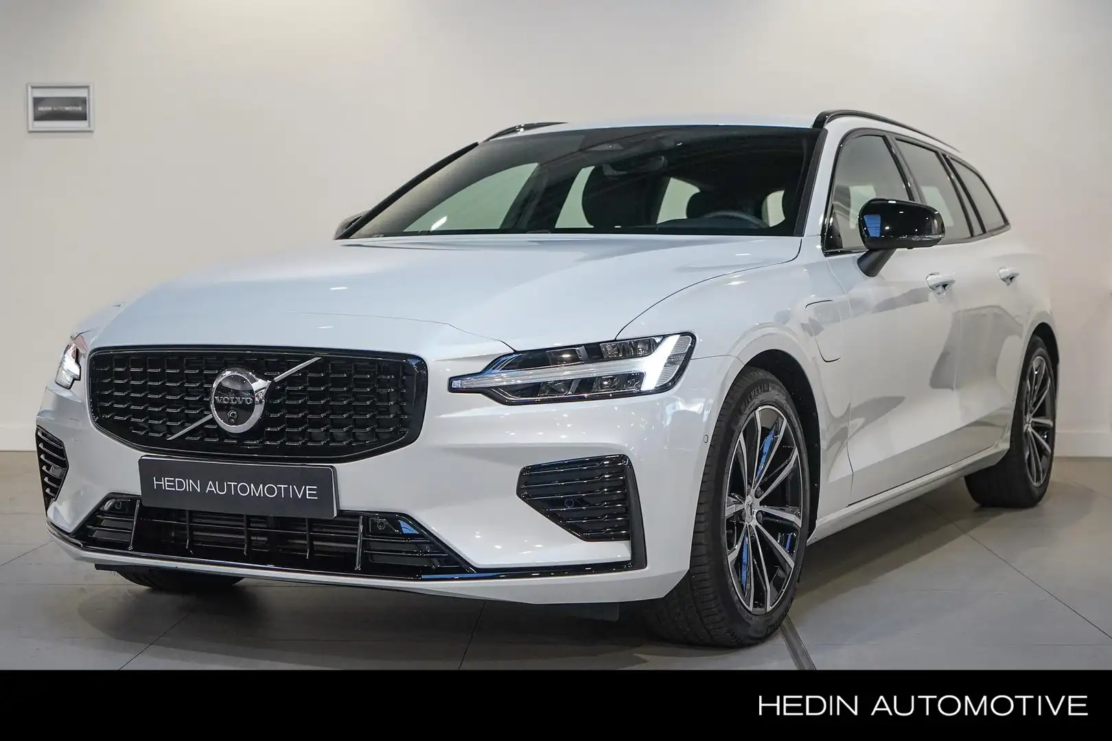 Volvo V60 T6 Plug-in hybrid AWD Ultra Dark 350pk | 2000 kg t Wit - 1