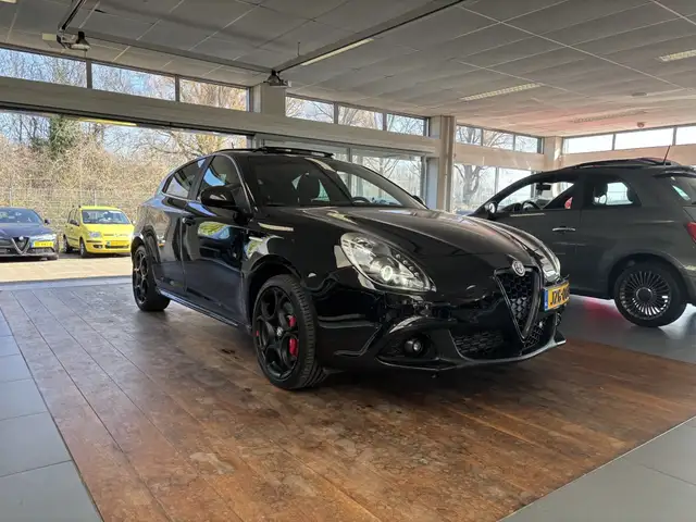 Alfa Romeo Giulietta 1.4 Turbo Sprint | Xenon | Cruise | Pano | Stoelve