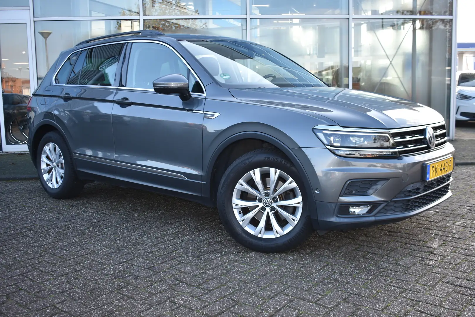 Volkswagen Tiguan 1.4 TSI 125PK Comfortline | PANORAMADAK | CAMERA | - 2