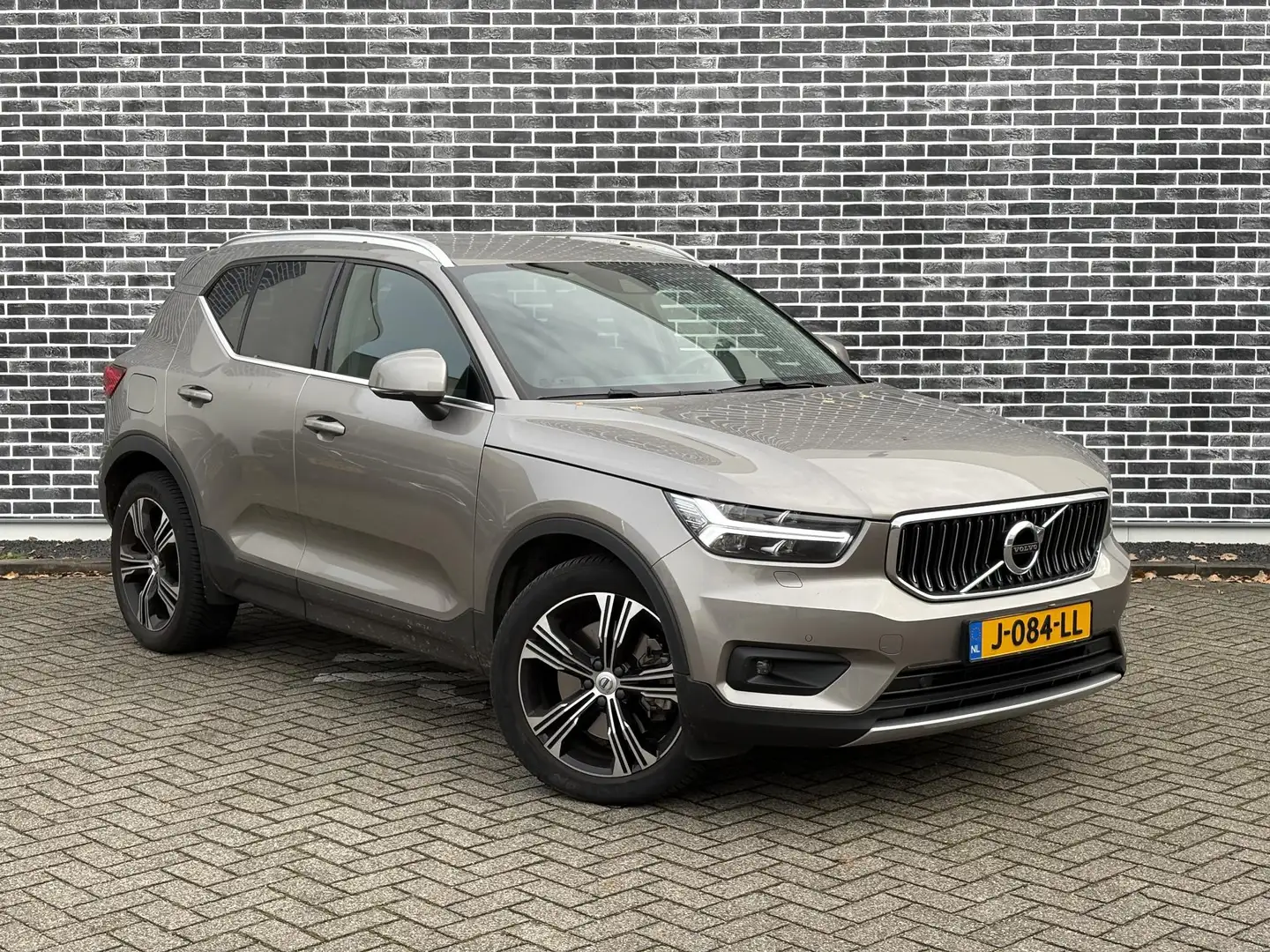 Volvo XC40 1.5 T5 Recharge Inscription | Adaptieve Cruise Con Grau - 2