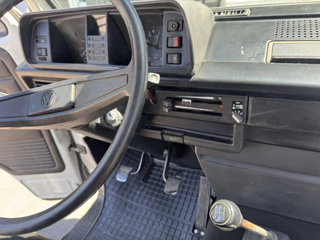 Volkswagen Transporter T3 1.6l TD 70cv boite 4 Doka restauré avec ridelles, foto 11