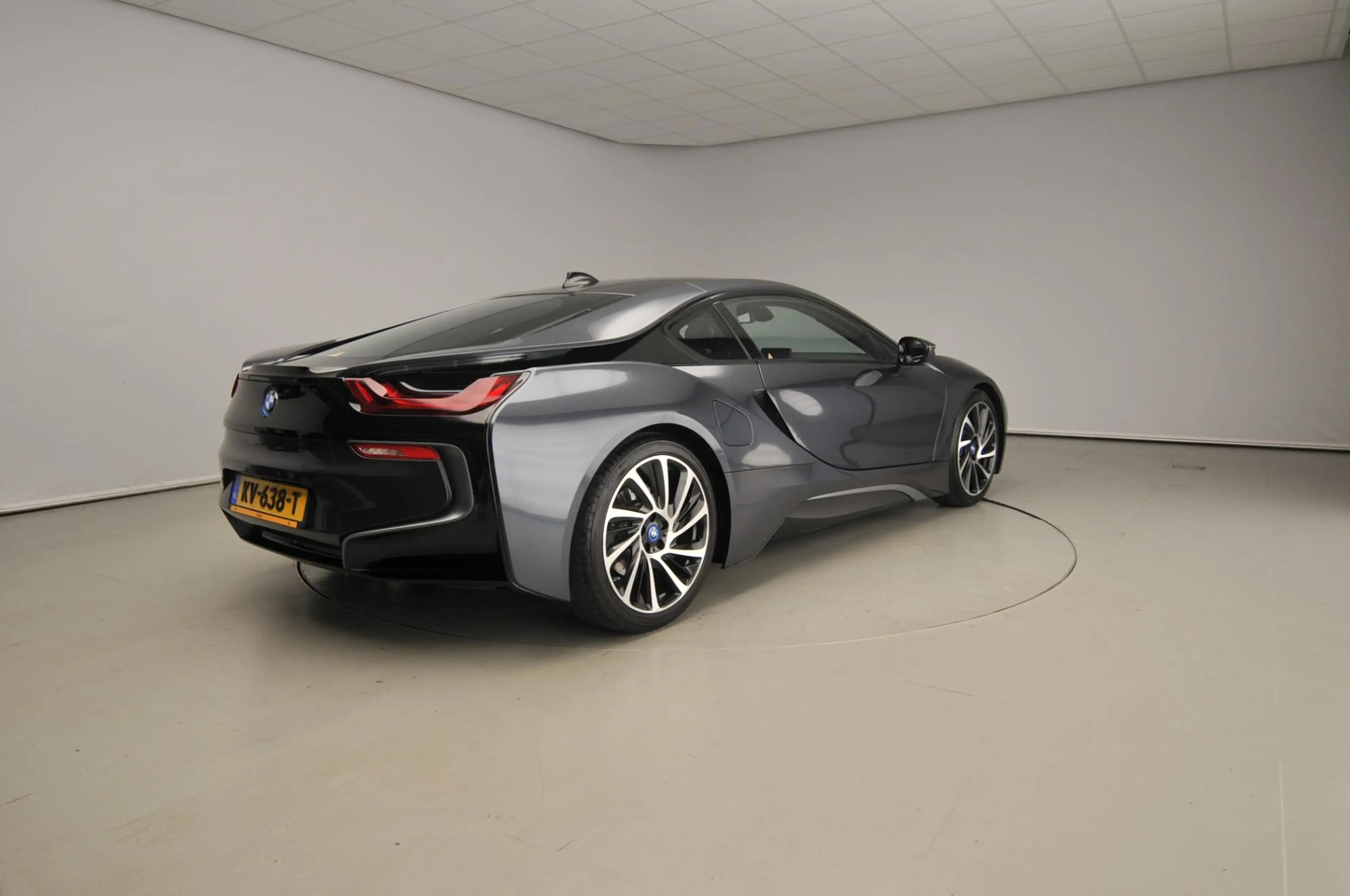 BMW i8 Coupé Automaat / Leder / LED / Driving assist / He — photo 2