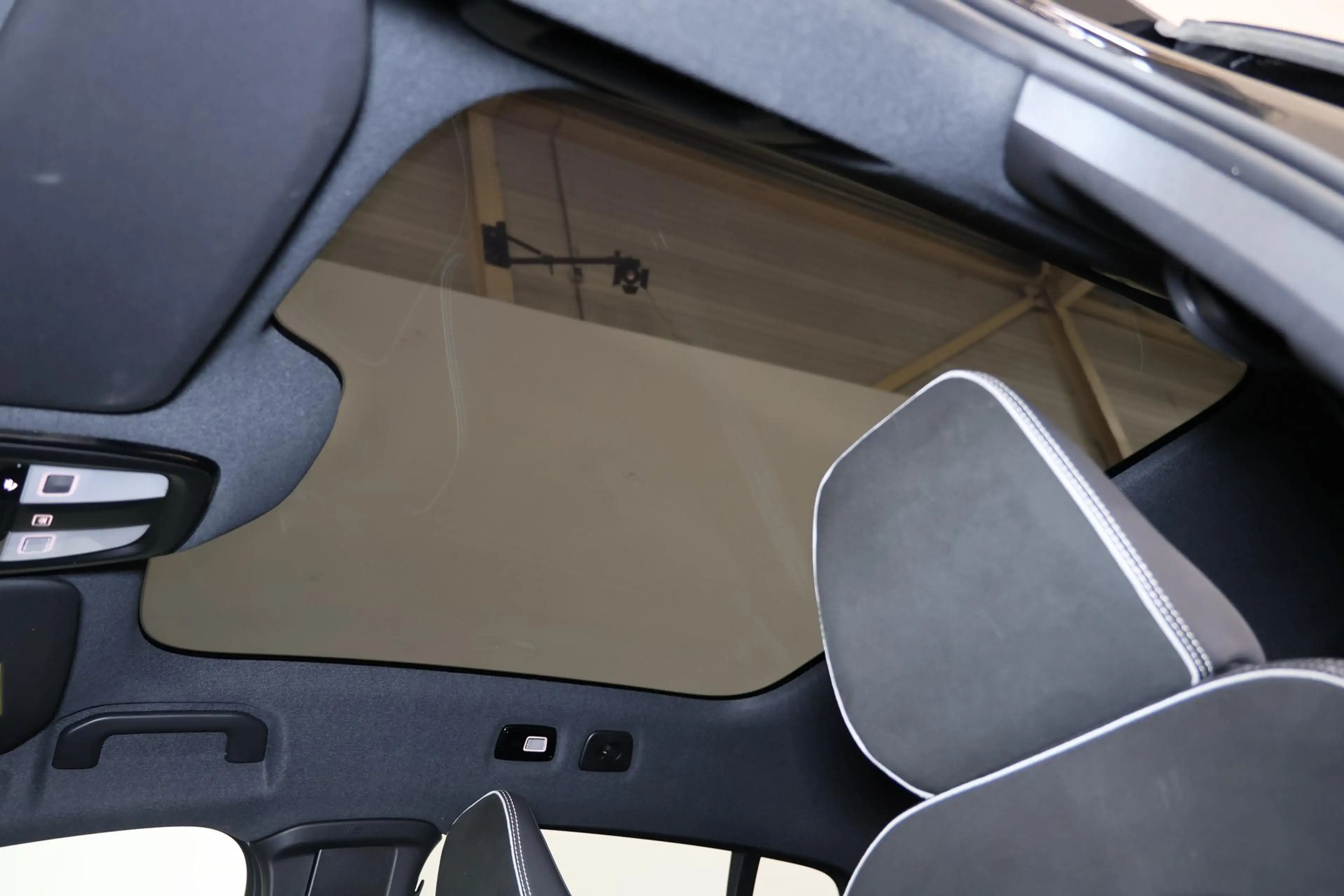 Volvo EC40 Extended Range Plus Black Ed. 82 kWh - Panoramadak — photo 6