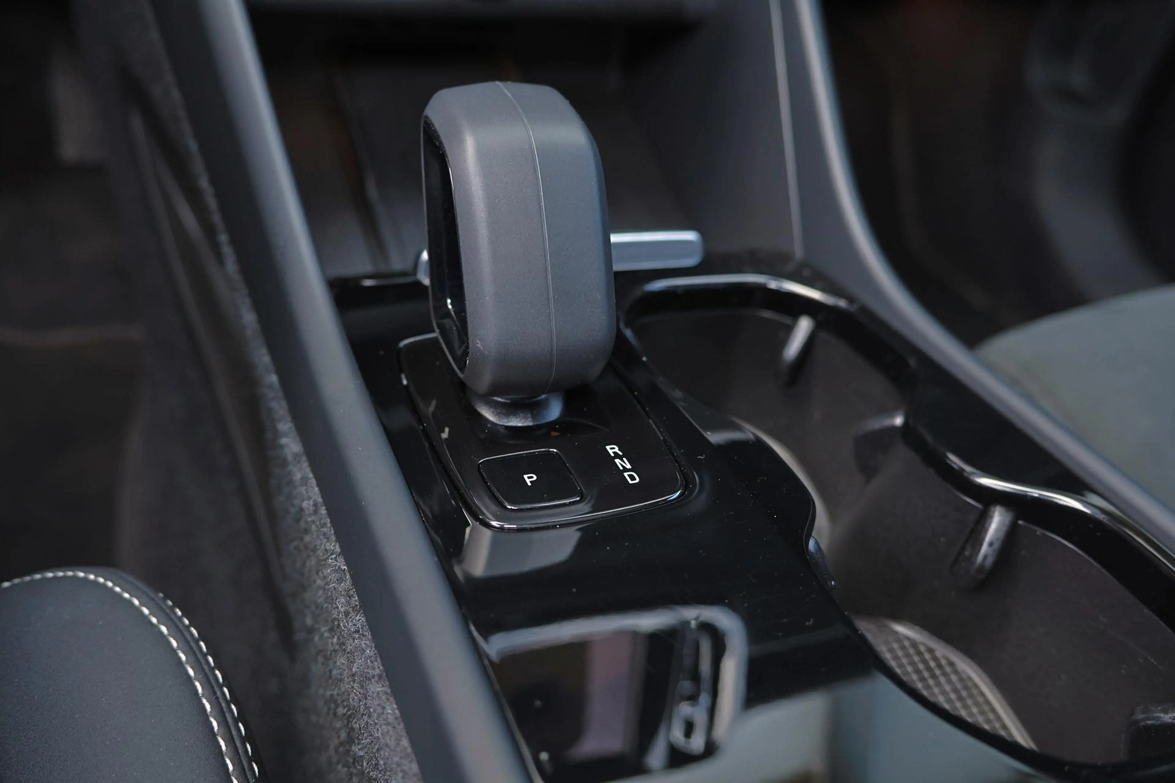 Volvo EC40 Extended Range Plus Black Ed. 82 kWh - Panoramadak — photo 11