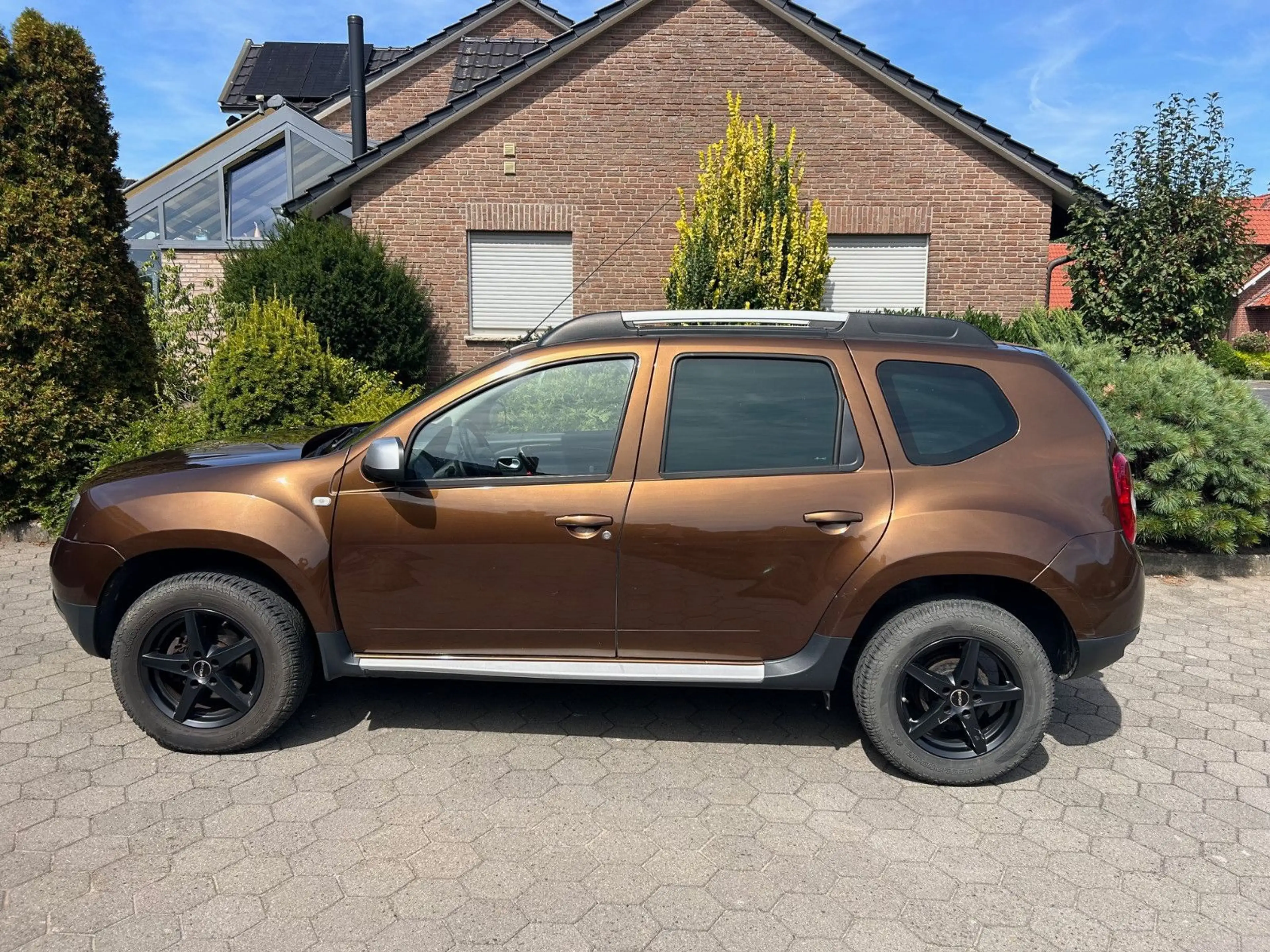 Dacia Duster I Laureate 4x4 Klima, AHK, Bullfänger — photo 5