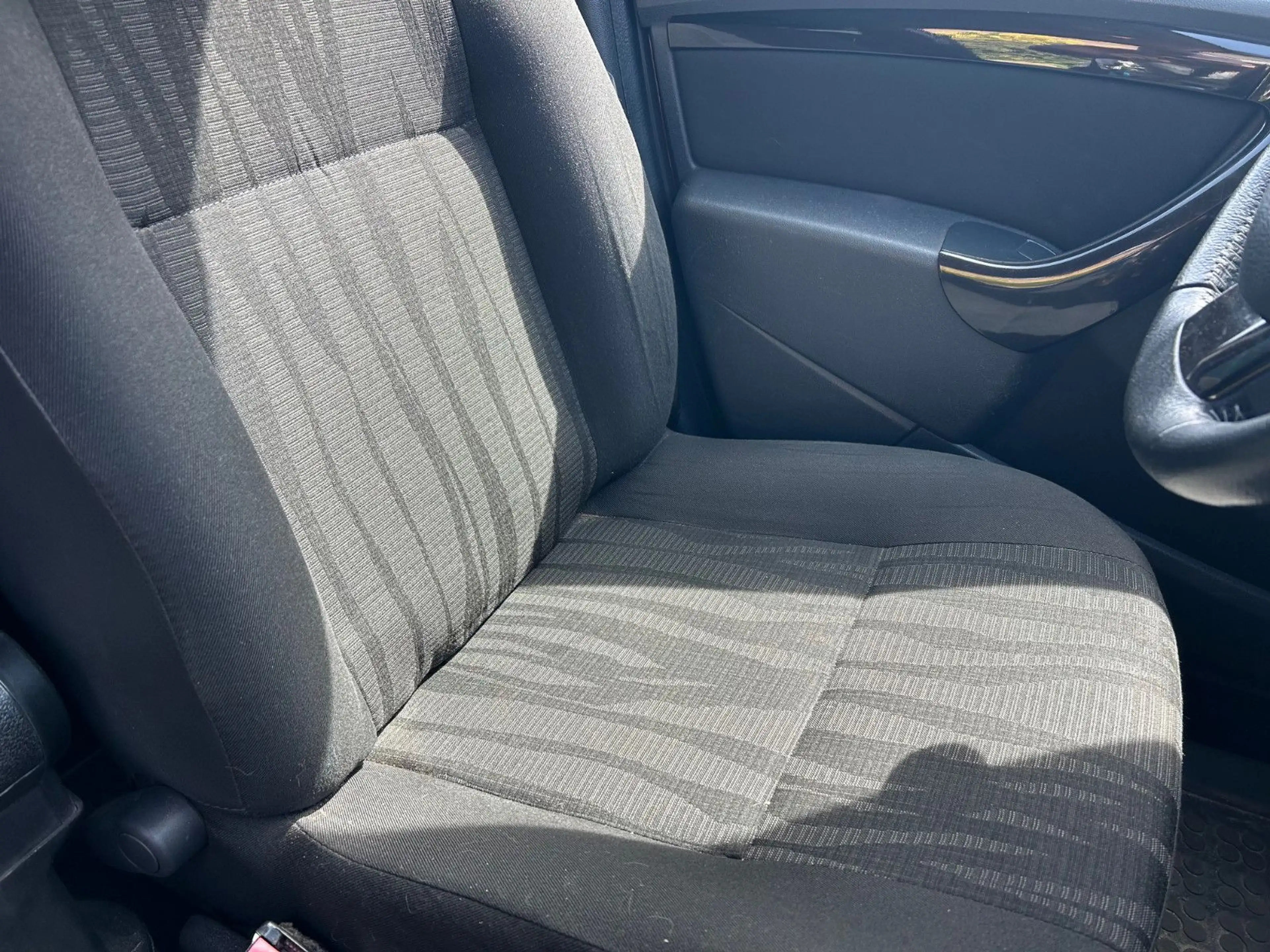 Dacia Duster I Laureate 4x4 Klima, AHK, Bullfänger — photo 12