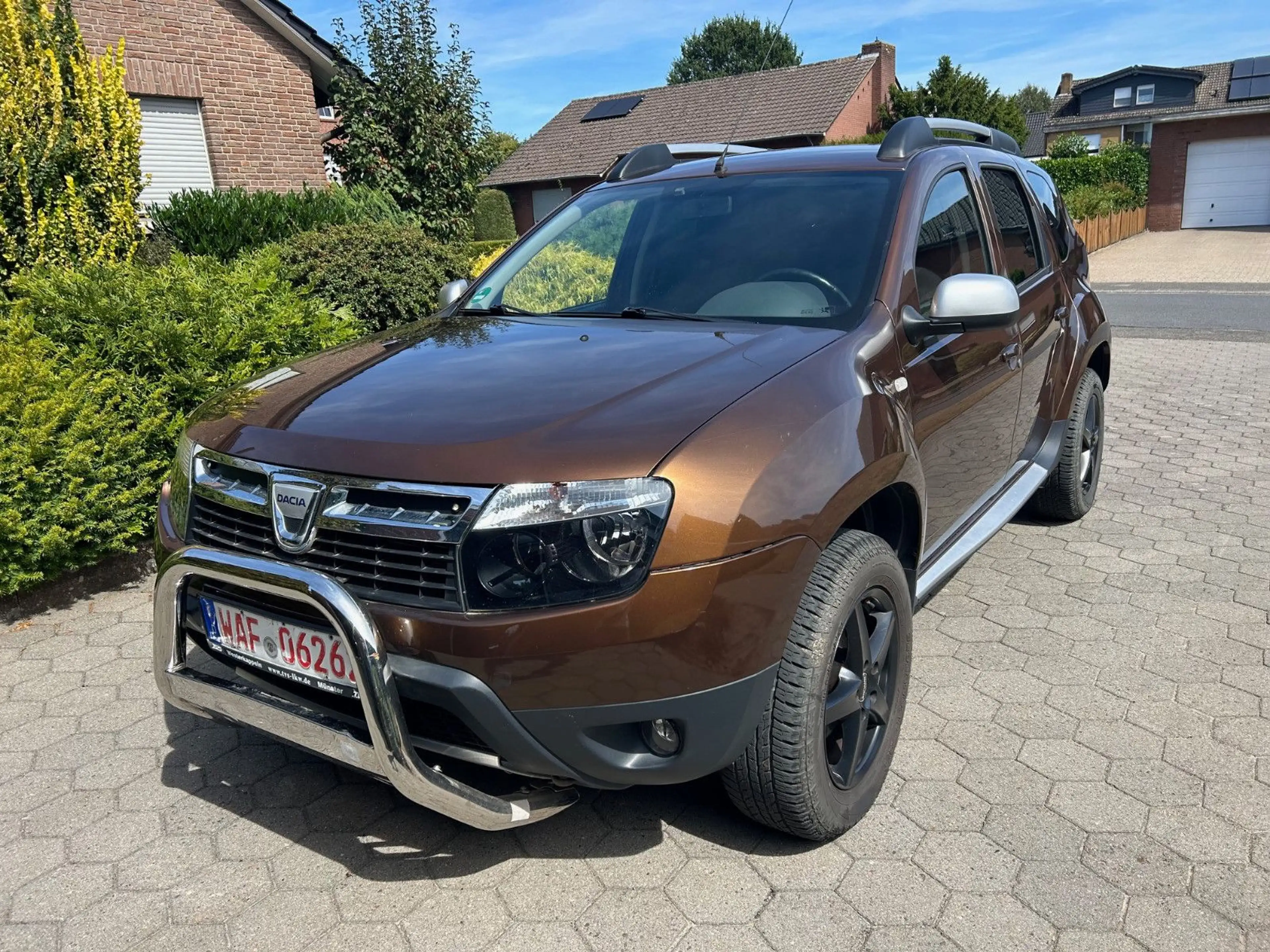 Dacia Duster I Laureate 4x4 Klima, AHK, Bullfänger