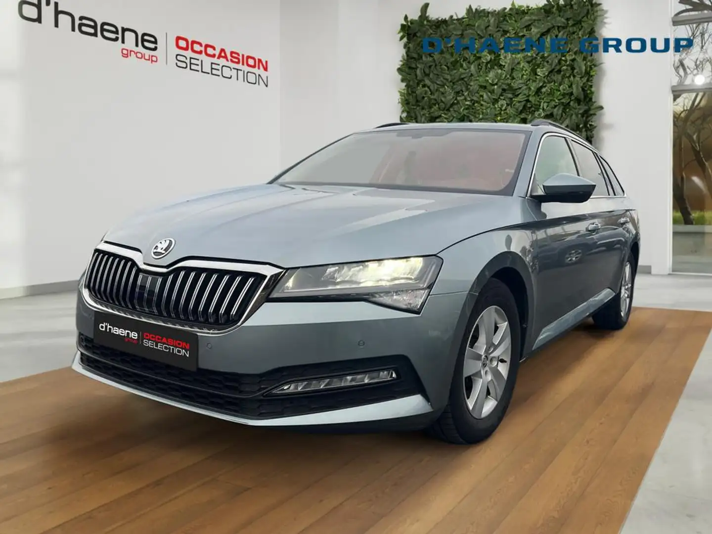 Skoda Superb Superb Wagon Ambition 1,6 TDI 88 kW 7-speed automat. Grijs - 1