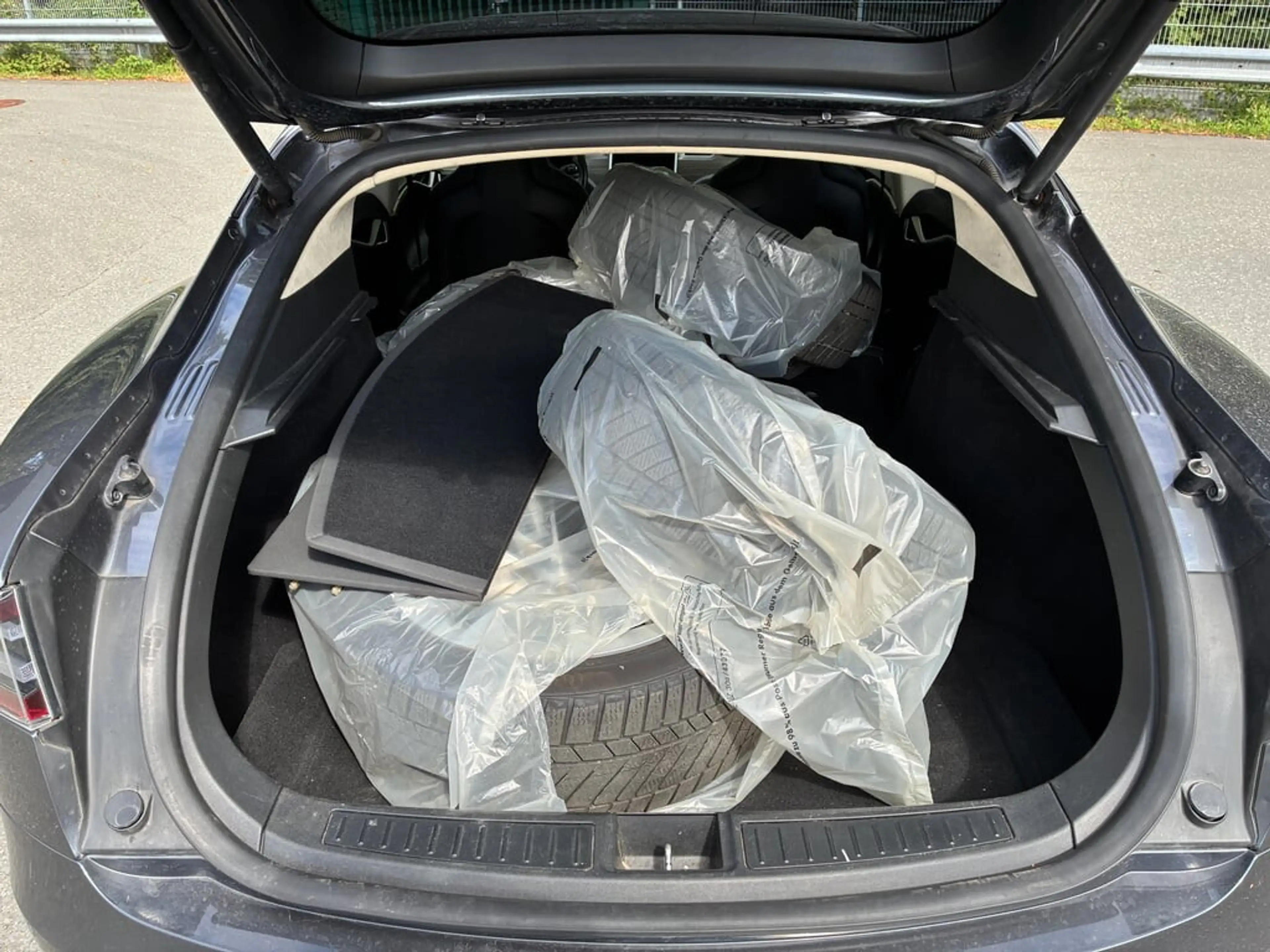 Tesla Model S Dual 90 kWh ** Panorama/Mwst.ausweisbar /mit Ba... — photo 10