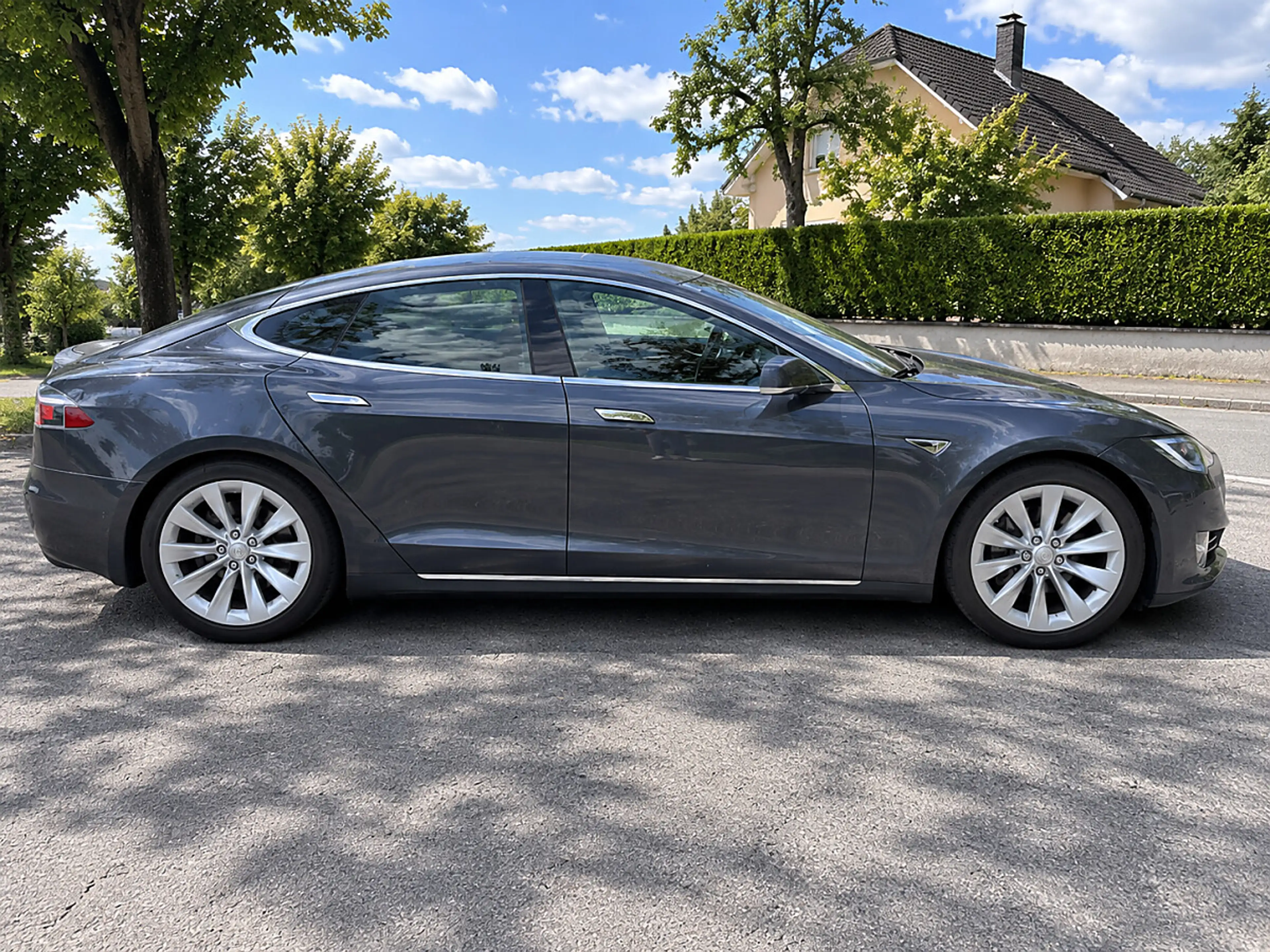 Tesla Model S Dual 90 kWh ** Panorama/Mwst.ausweisbar /mit Ba... — photo 3
