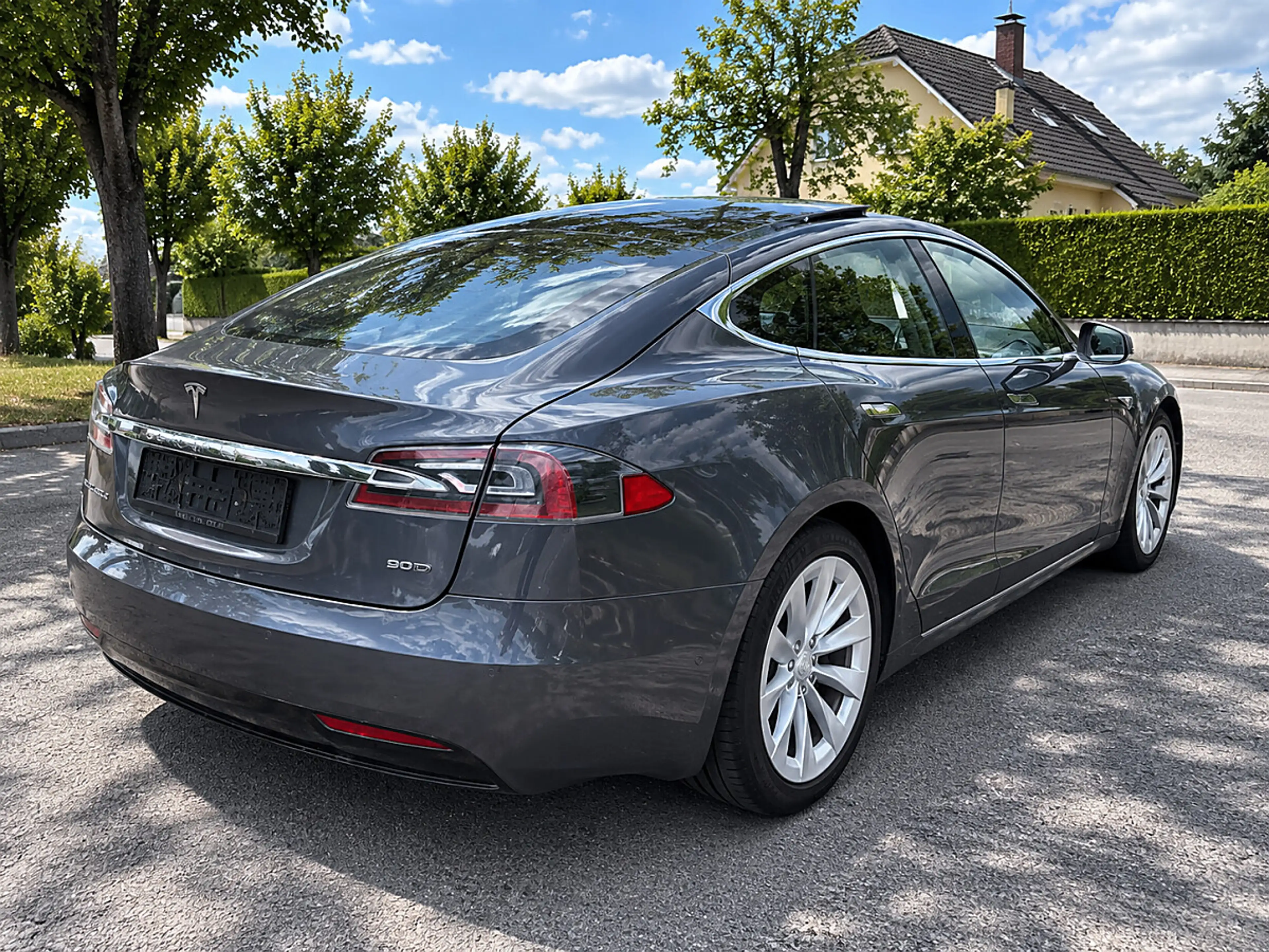 Tesla Model S Dual 90 kWh ** Panorama/Mwst.ausweisbar /mit Ba... — photo 4
