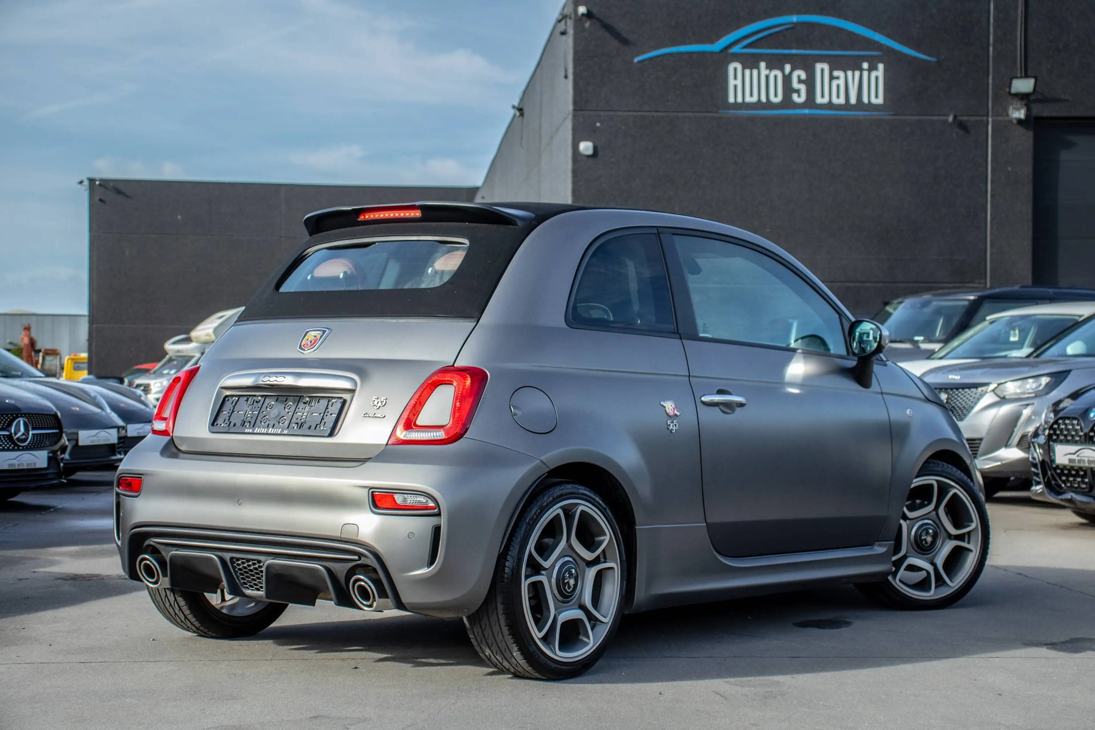 Abarth 595 Turismo Cabrio 1.4 T-Jet / 1 EIGENAAR / HISTORIEK / GRIGIO ASFALTO / LEDER / APPLE CARPLAY / PARKEERSENSOREN — photo 2