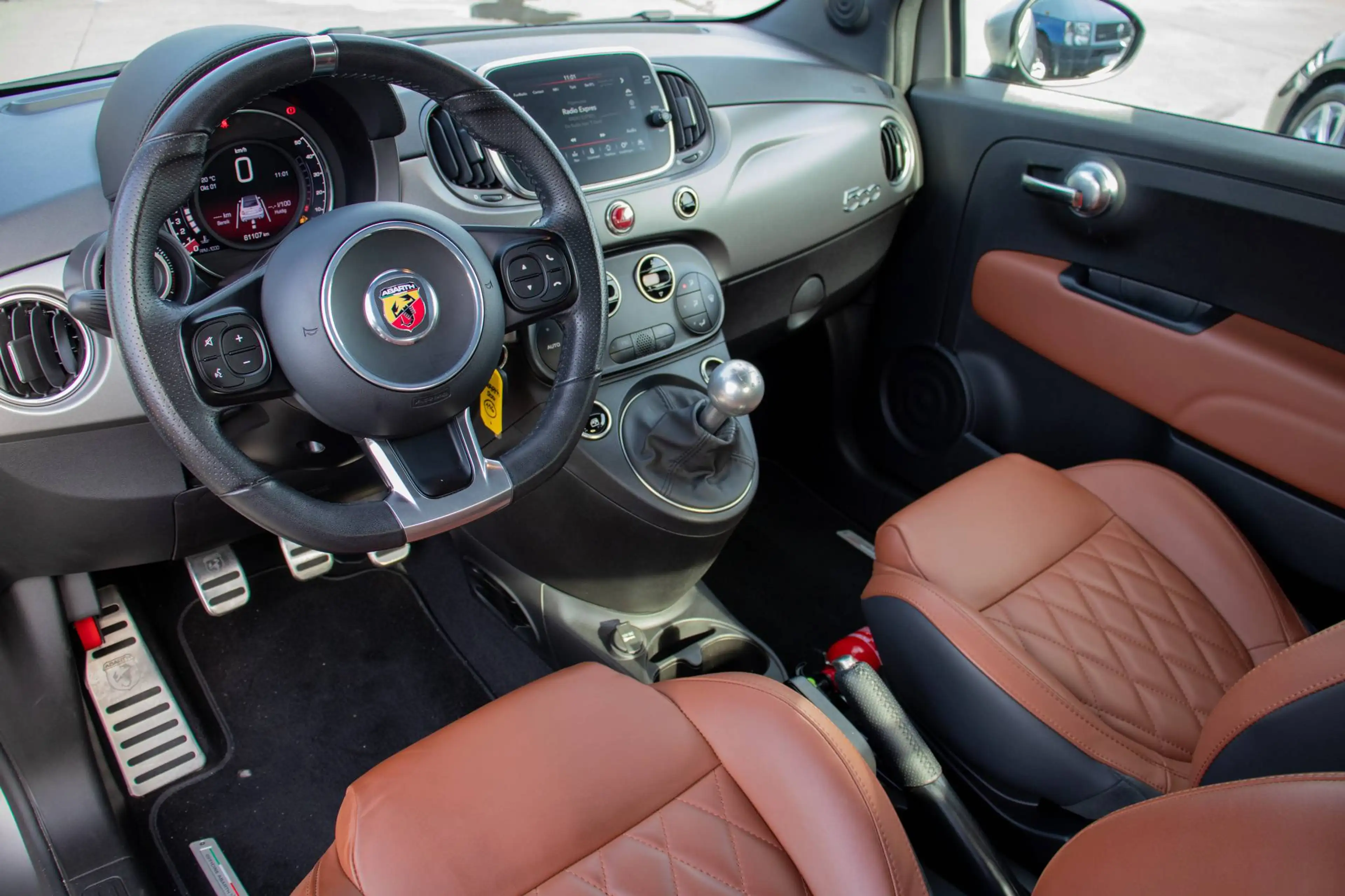 Abarth 595 Turismo Cabrio 1.4 T-Jet / 1 EIGENAAR / HISTORIEK / GRIGIO ASFALTO / LEDER / APPLE CARPLAY / PARKEERSENSOREN — photo 3