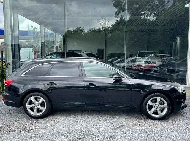 Audi A4 view 6