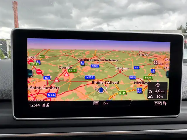 Audi A4 view 10