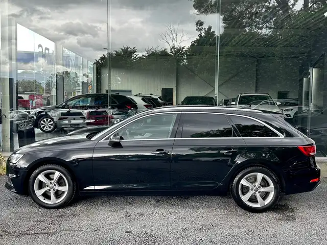 Audi A4 view 4