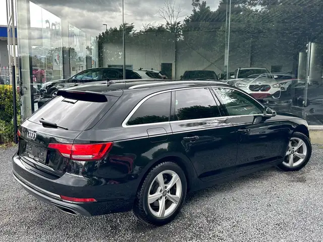 Audi A4 view 5