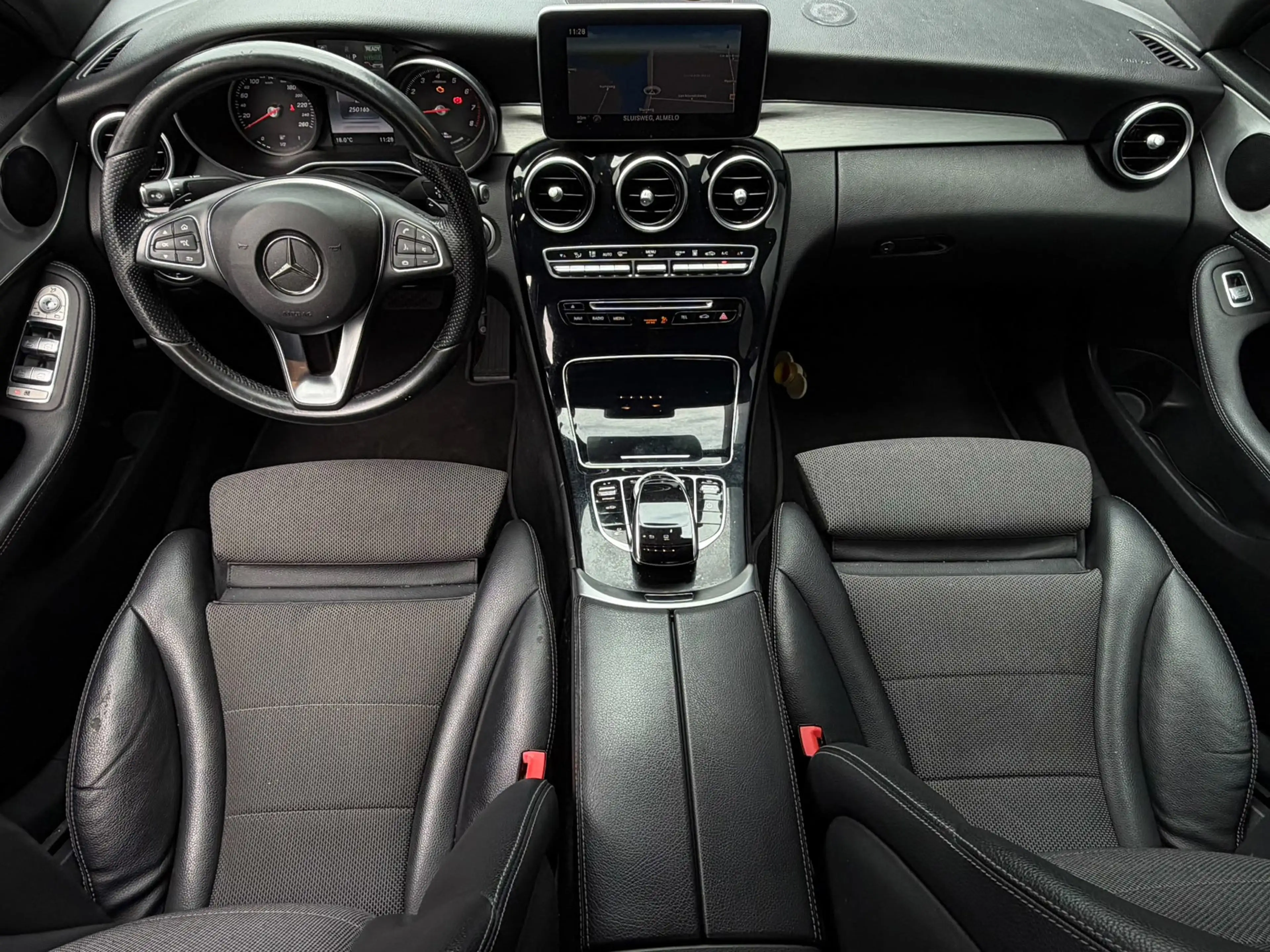 Mercedes-Benz C 350 e Lease Edition|camera|navi — photo 2