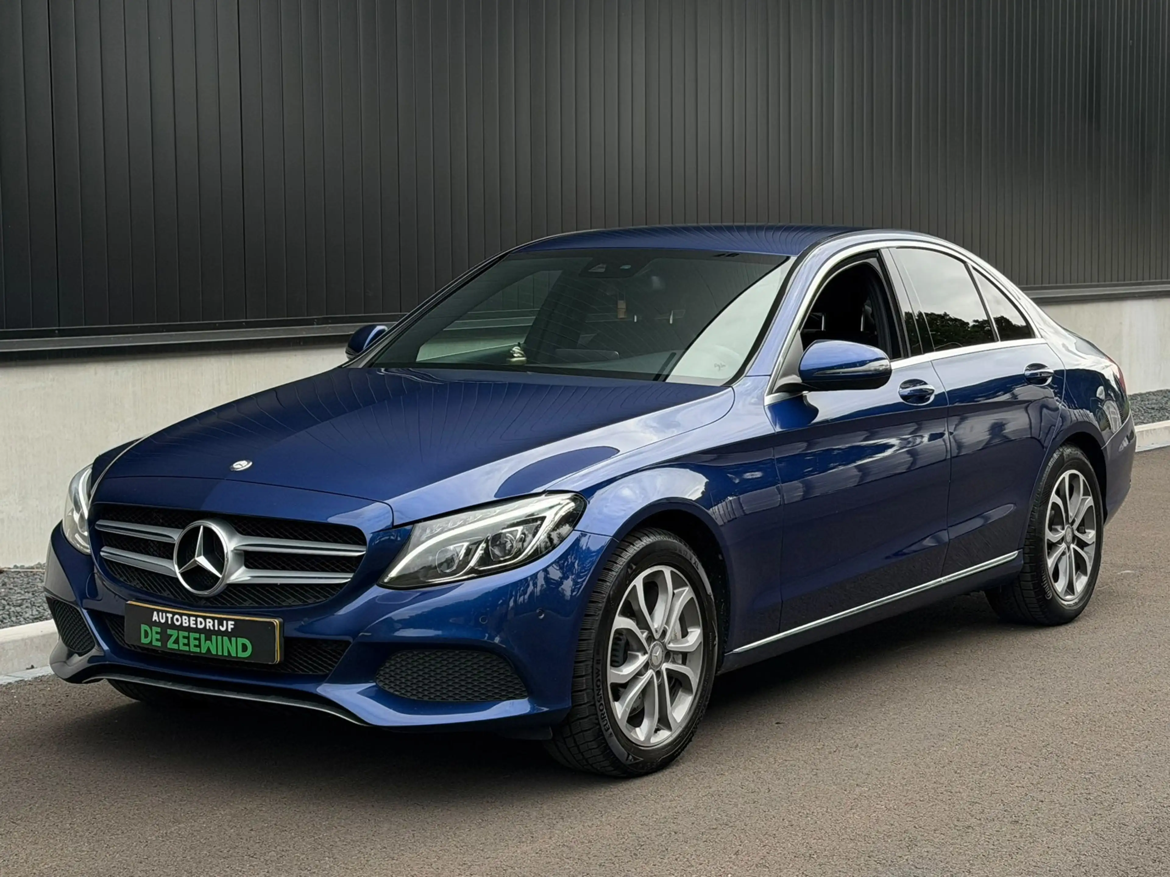 Mercedes-Benz C 350 e Lease Edition|camera|navi — photo 6