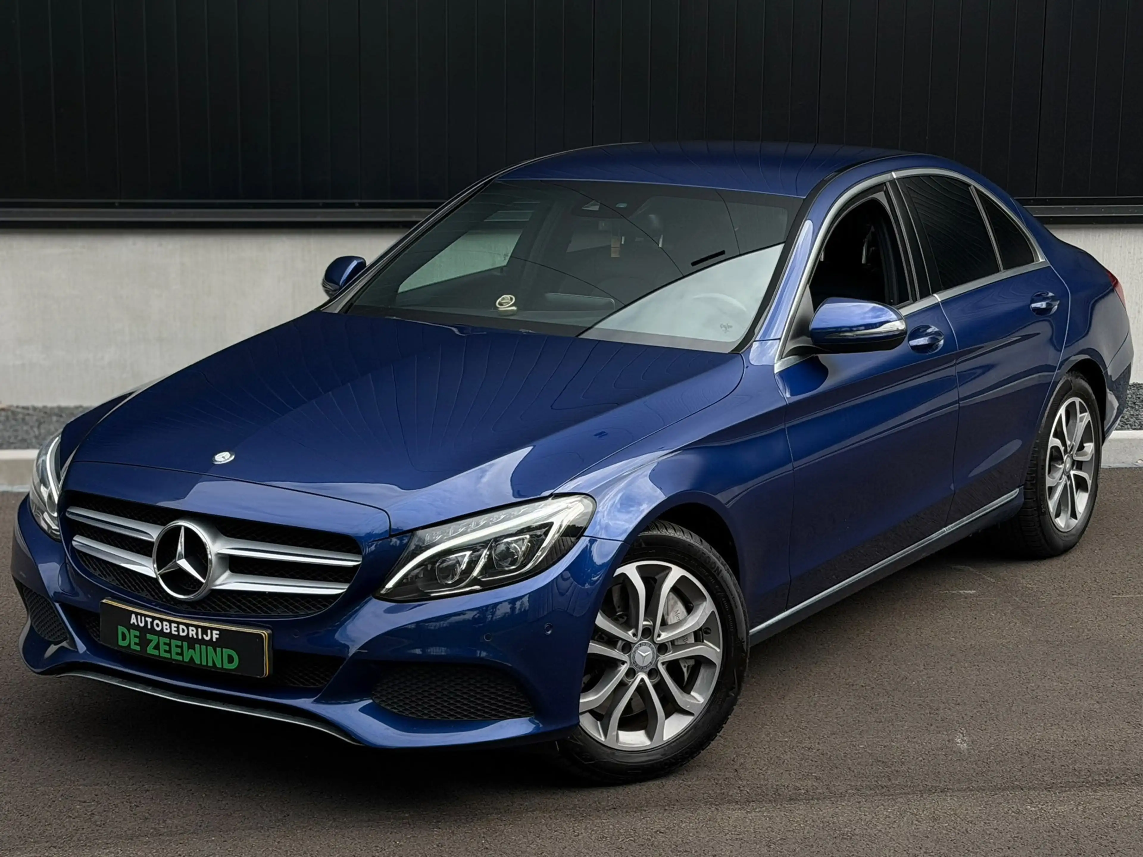 Mercedes-Benz C 350 e Lease Edition|camera|navi — photo 9