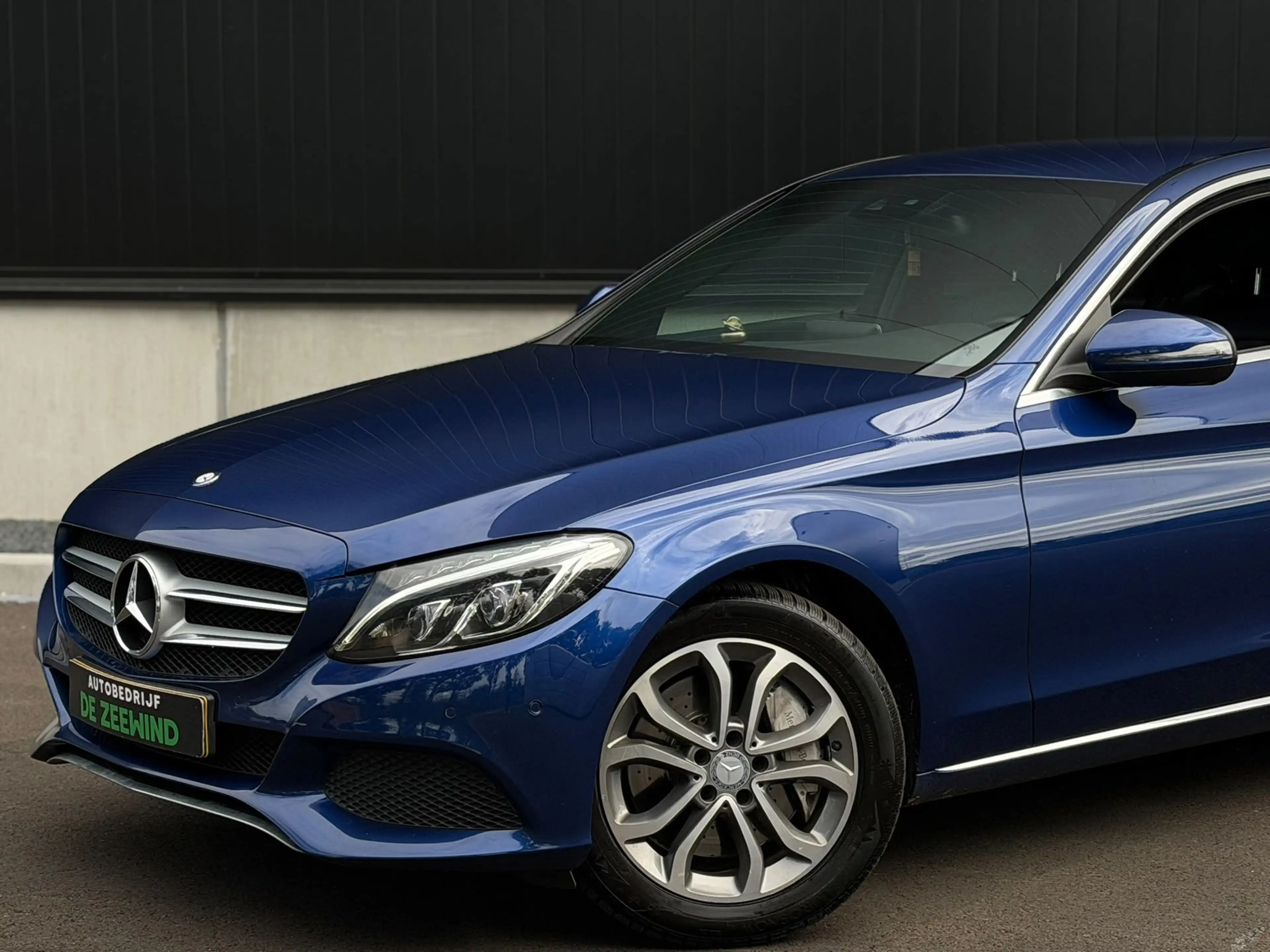 Mercedes-Benz C 350 e Lease Edition|camera|navi — photo 12