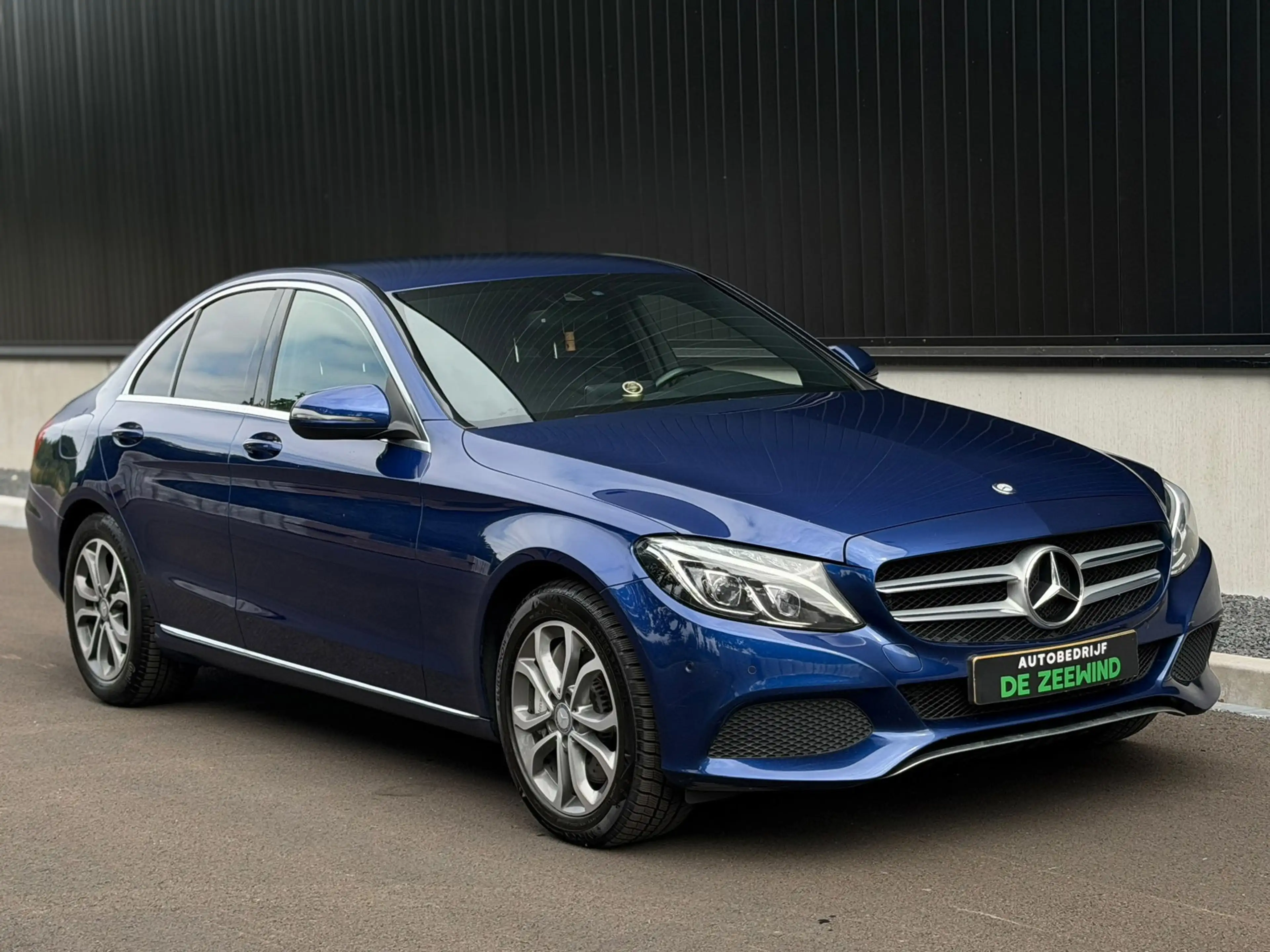 Mercedes-Benz C 350 e Lease Edition|camera|navi — photo 5