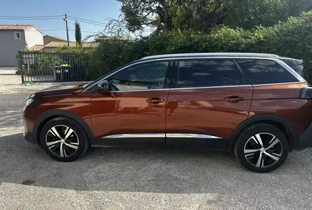 Peugeot 5008 view 2