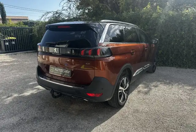 Peugeot 5008 view 5