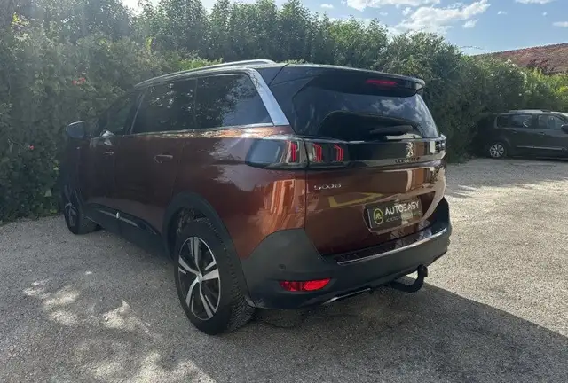 Peugeot 5008 view 3