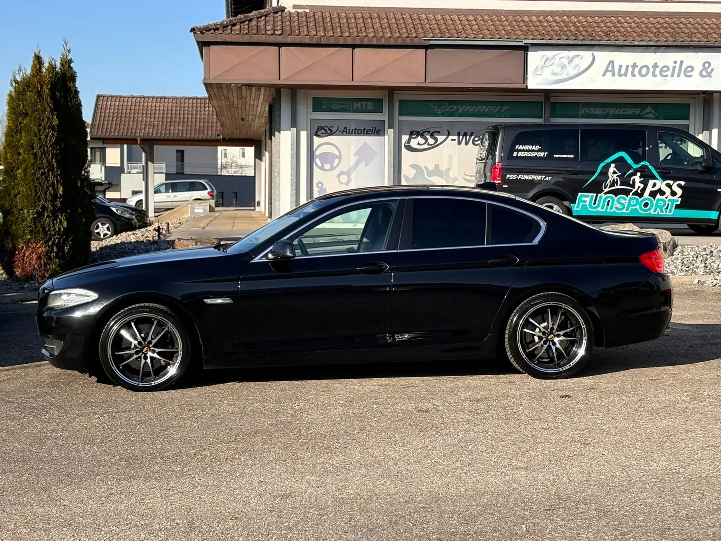 BMW 530 530 d Schwarz - 2