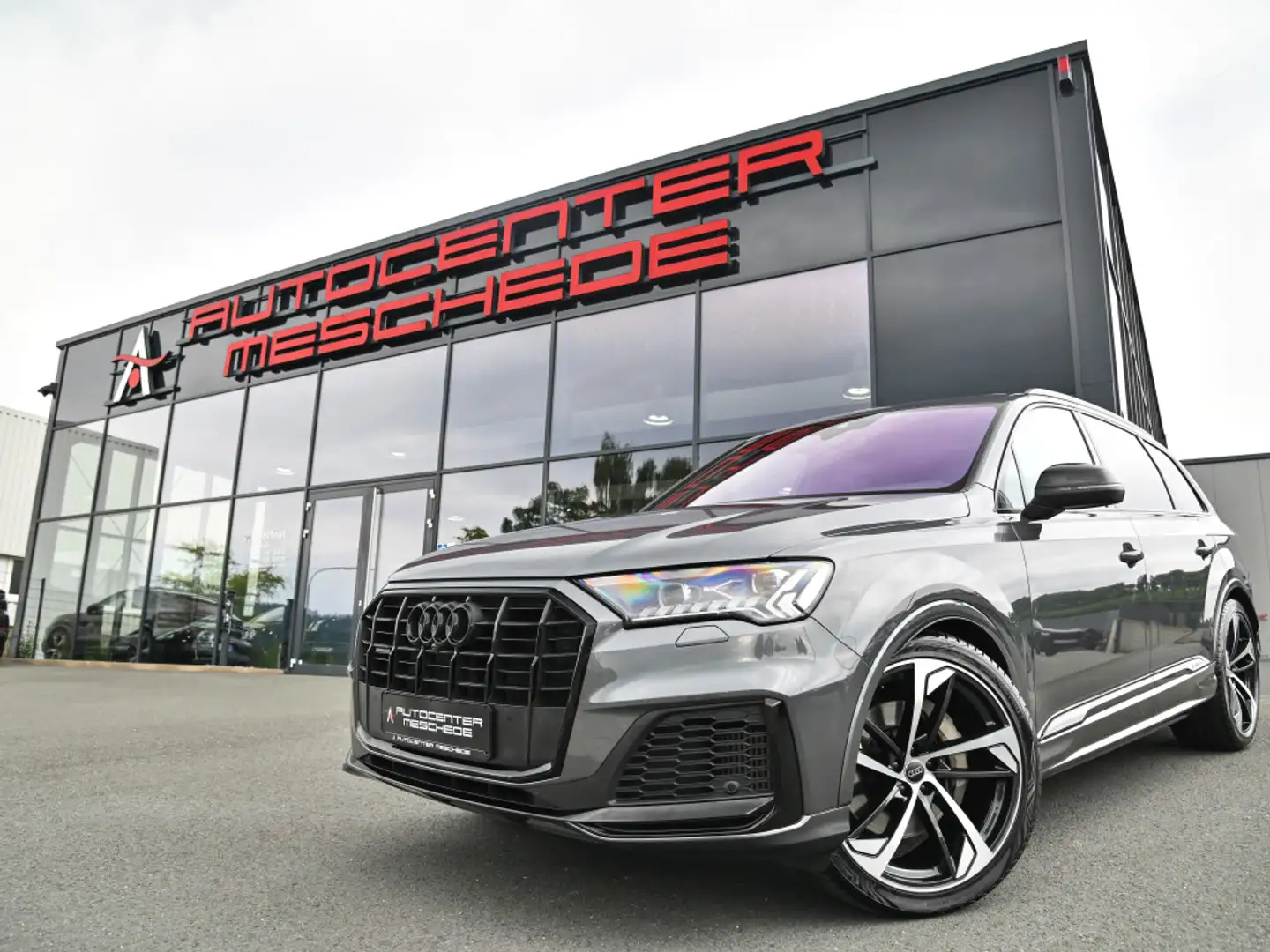 Audi Q7 55 TFSI quattro 2x S line S-Sitze plus* Pano* Grau - 1