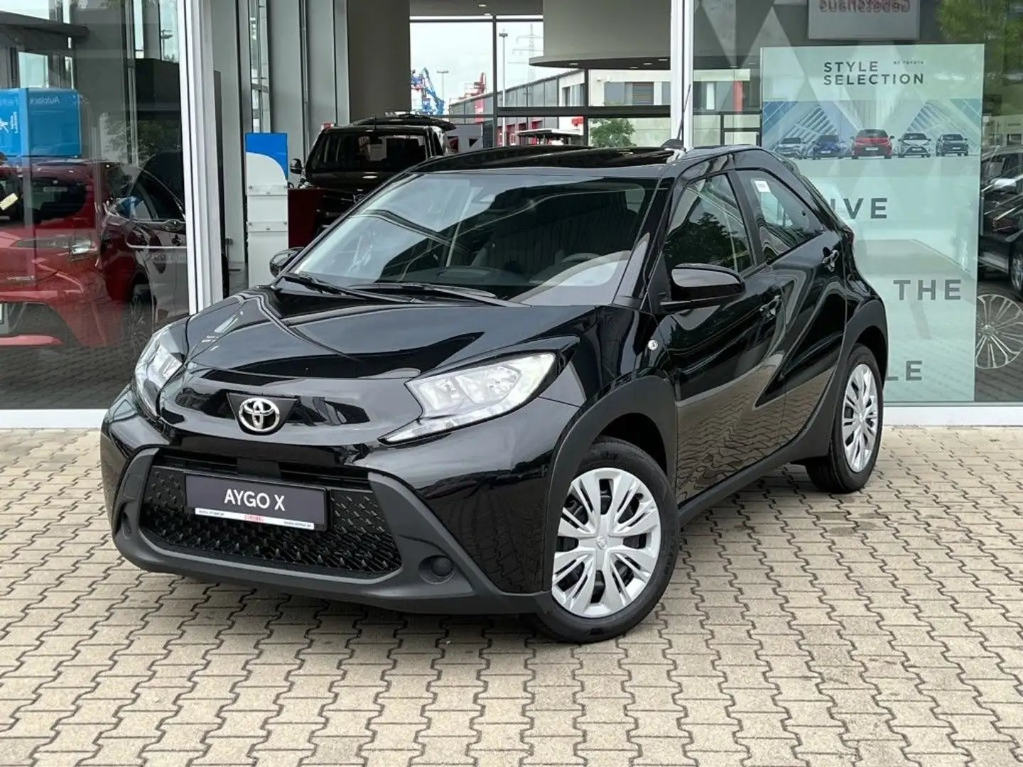 Toyota Aygo X Business Edition Noir - 2