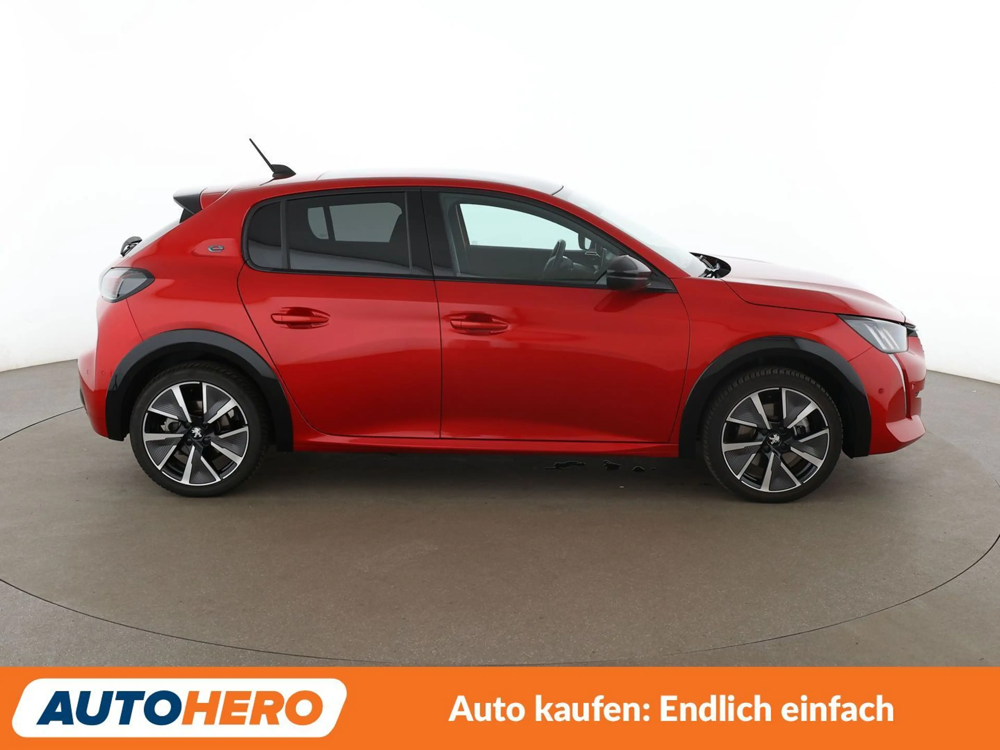 Peugeot e-208 electric drive 100 kW GT Pack — photo 7