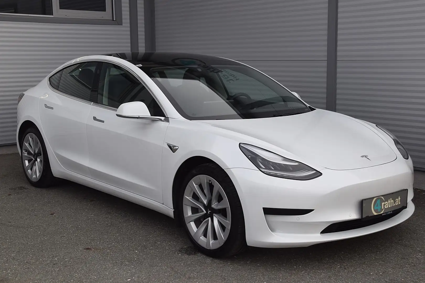 Tesla Model 3 Standard Range RWD Plus 57,5kWh / NETTO: 16.650 € Weiß - 2