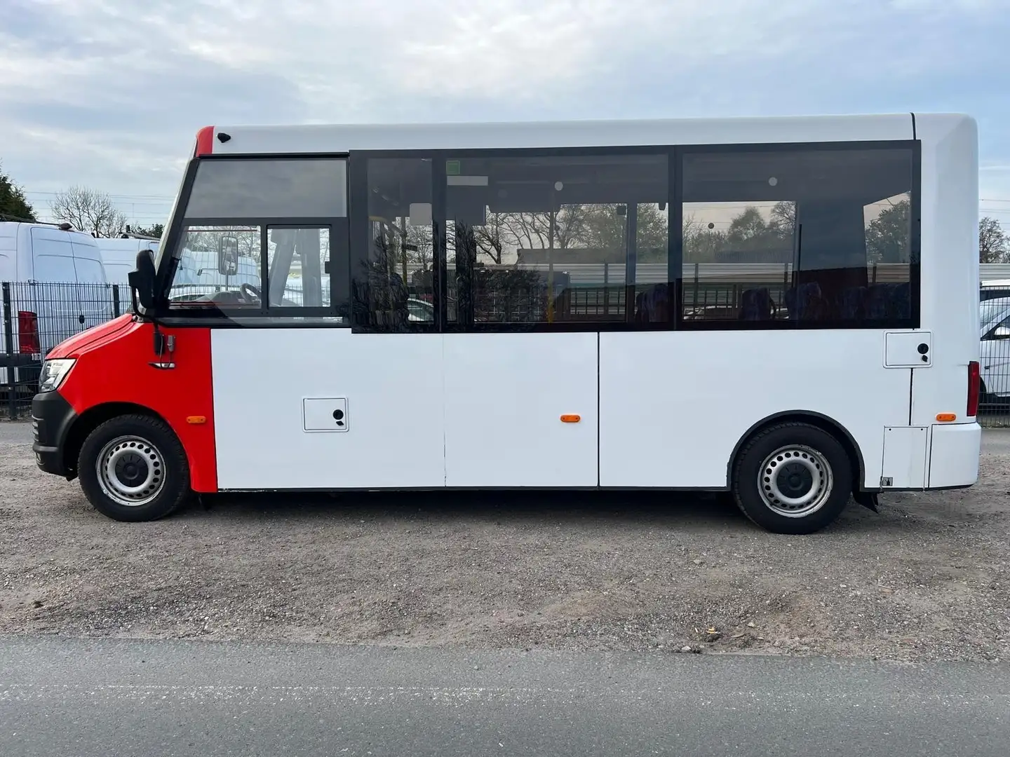 Volkswagen T6 Transporter K-Bus City Weiß - 2