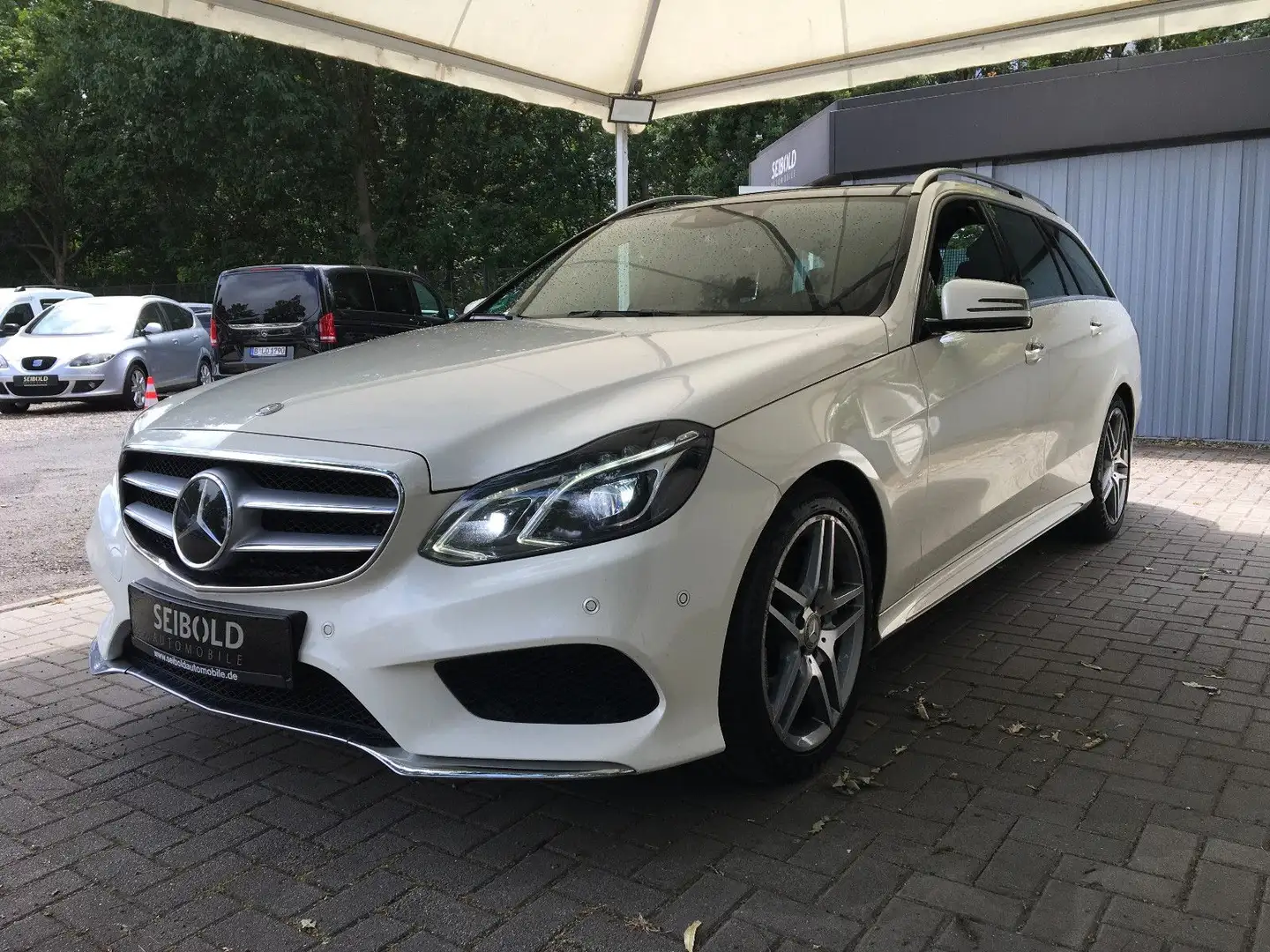 Mercedes-Benz E 500 White - 1