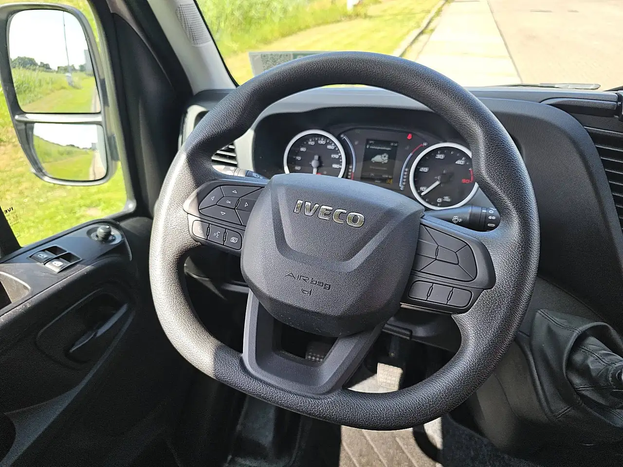 Iveco Daily 2024 — фото 10