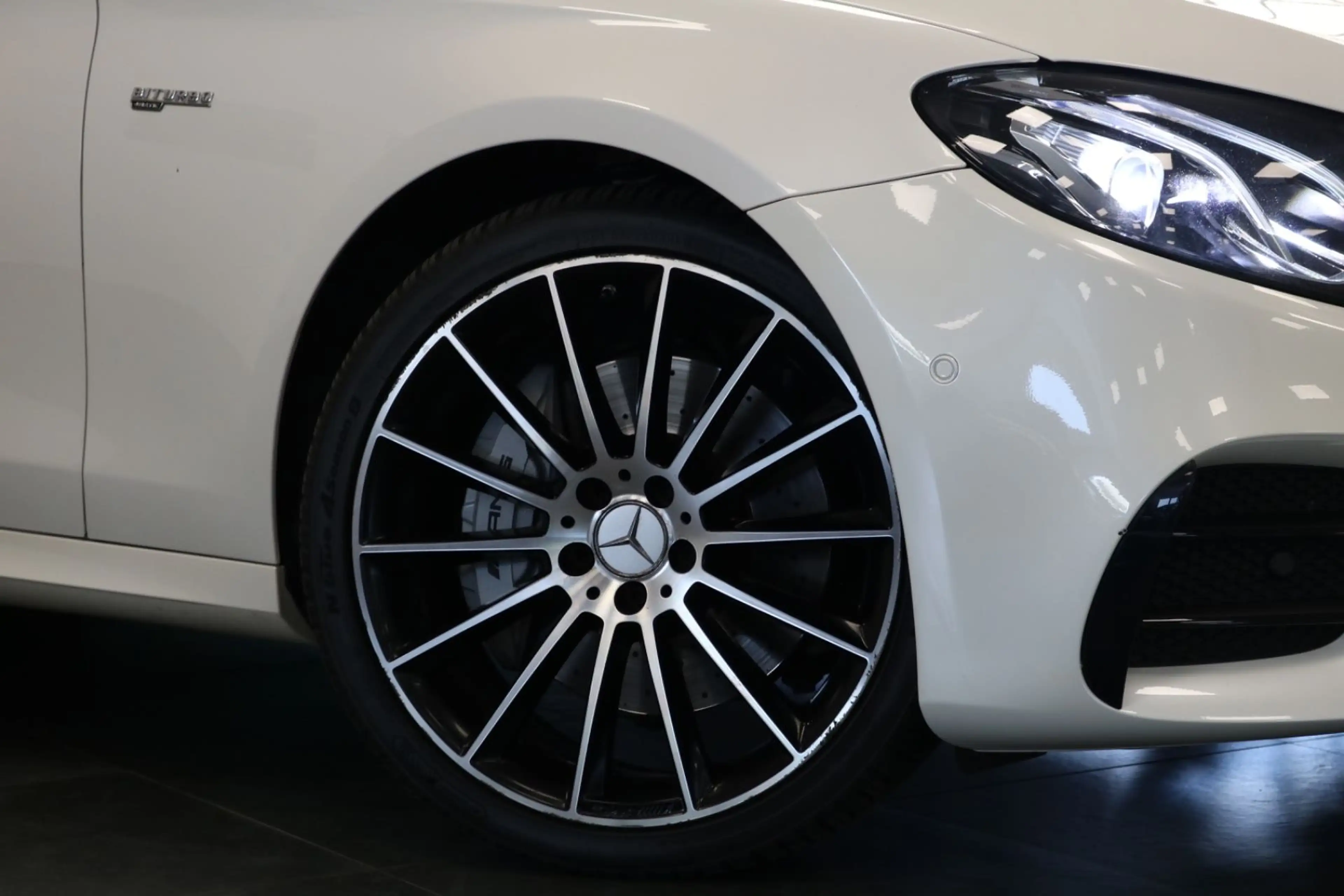 Mercedes-Benz E 43 AMG T 4Matic/HEADUP/360°/PANORAMA/CARBON — photo 3