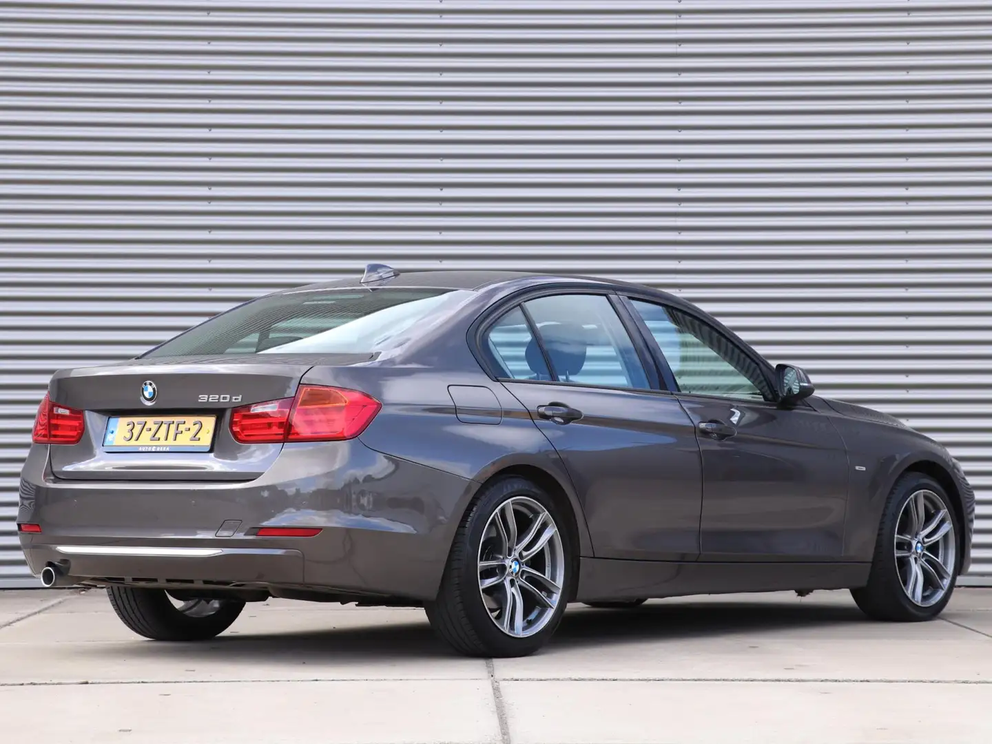 BMW 320 3-serie 320d EfficientDynamics Edition Modern-line Braun - 2